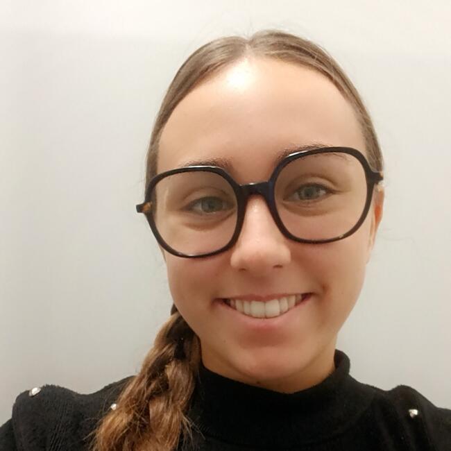 Babysitter in Rochefort-du-Gard: Elyne