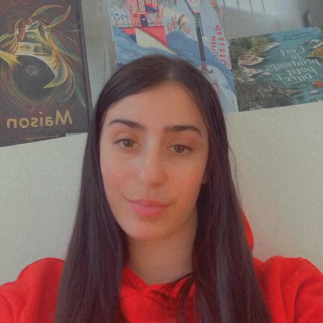 Nanny in Boissy-Saint-Léger: Elodie