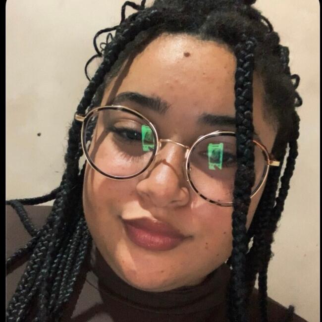 Babysitter in Conceição da Barra de Minas: Monique