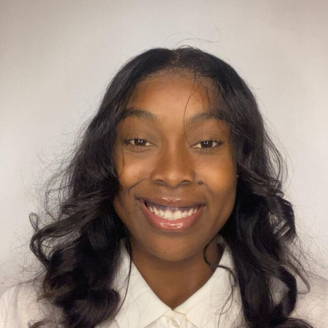 Babysitter in Charleroi: Yasmine