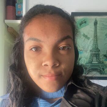 Babysitter in Donges: Julie