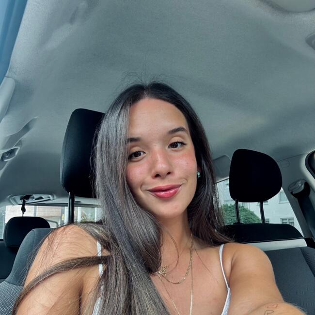 Babysitter in Oleiros: Andrea Paola Herrera Godoy