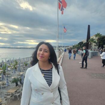 Babysitter in Stains: Amira