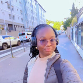 Babysitter in Lyon: Erica