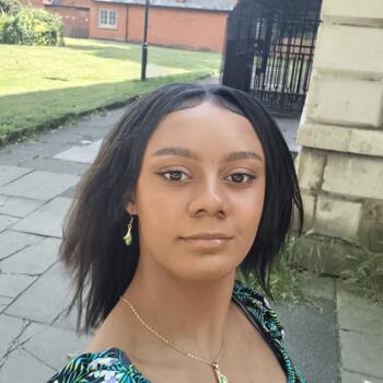 Babysitter in London: Chaya