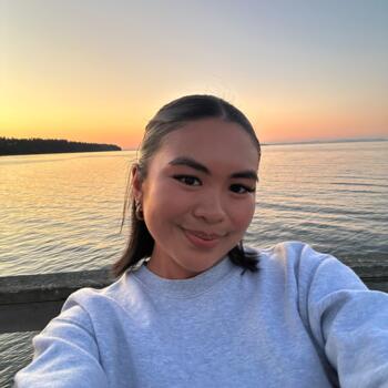 Baby-sitter in New Westminster: Mikaela