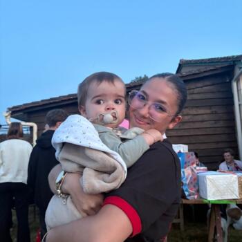 Babysitter in Génis: Océane
