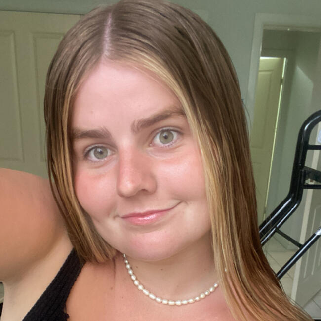 Baby-sitter in Tamworth: Claudia