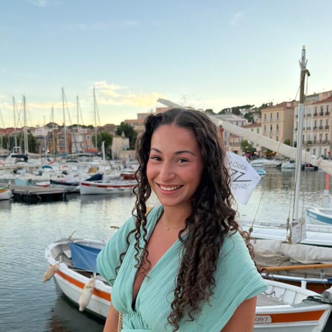 Babysitter in Marseille: Maina