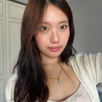 Babysitter in Singapore: Min