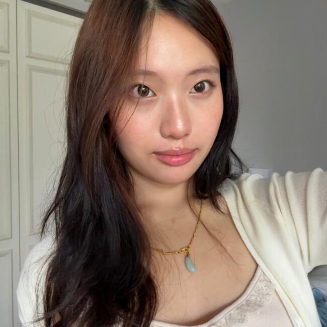 Babysitter in Singapore: Min