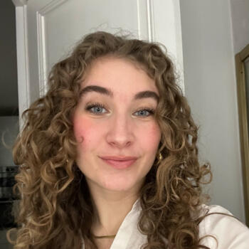 Babysitter in Issy-les-Moulineaux: Coline