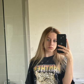 Babysitter in Whangaparaoa: Camryn