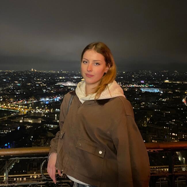 Babysitter in London: Maya