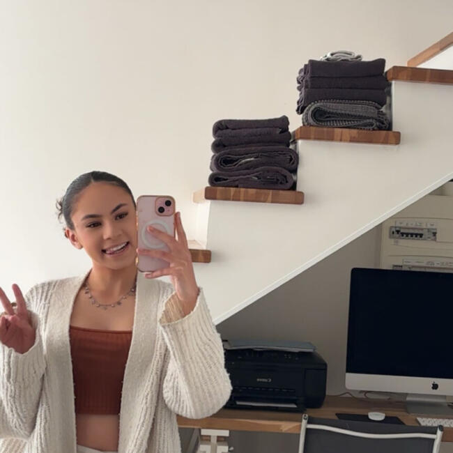 Babysitter in Messimy-sur-Saône: Imene