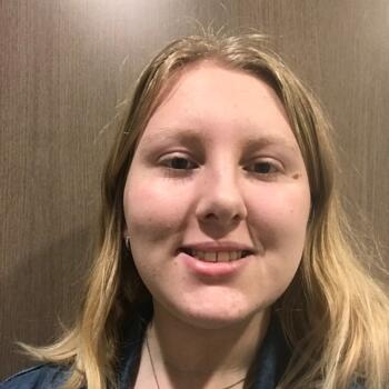 Babysitter in Central Coast: Laura