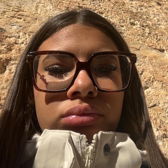 Babysitter in Manama: Assia