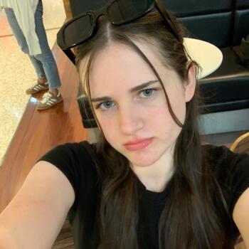 Babysitter in Sydney: Ella