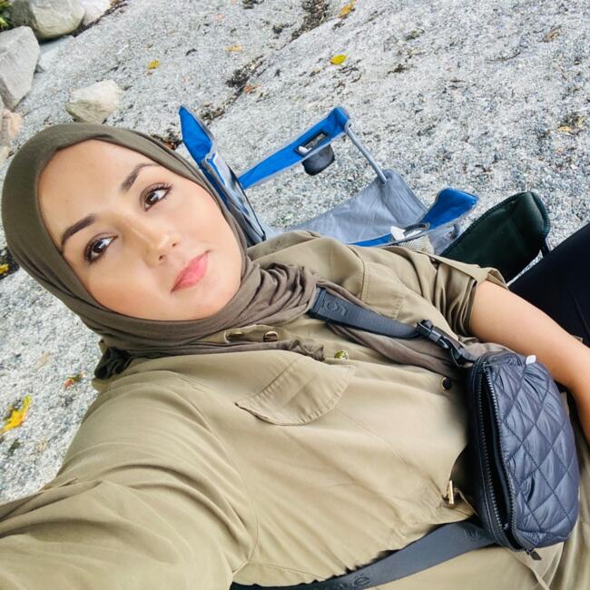 Baby-sitter in Burnaby: Yalda