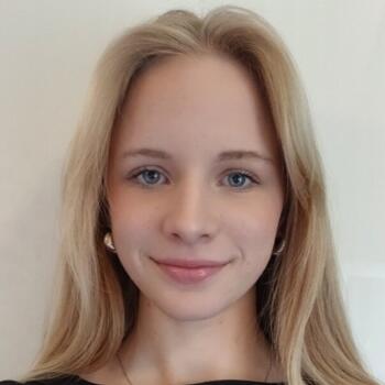Babysitter in Vars-sur-Roseix: Emma