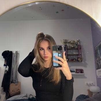 Babysitter in Saint-Ouen: Mia