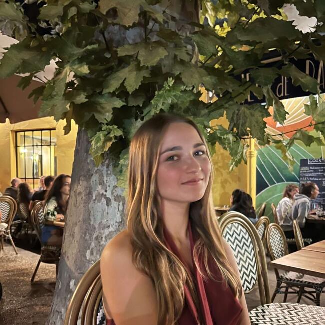 Babysitter in Lyon: Elisa Czech