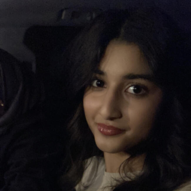 Babysitter in Fresno: Yasmine