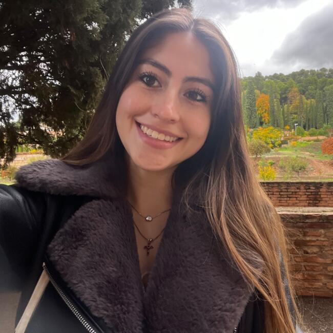 Canguro en Granada: Valentina