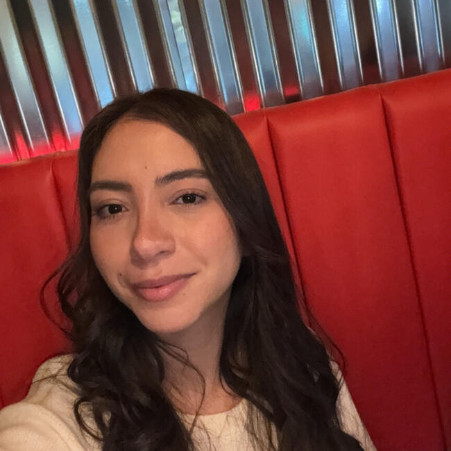 Babysitter in Cliffside Park: Melanie