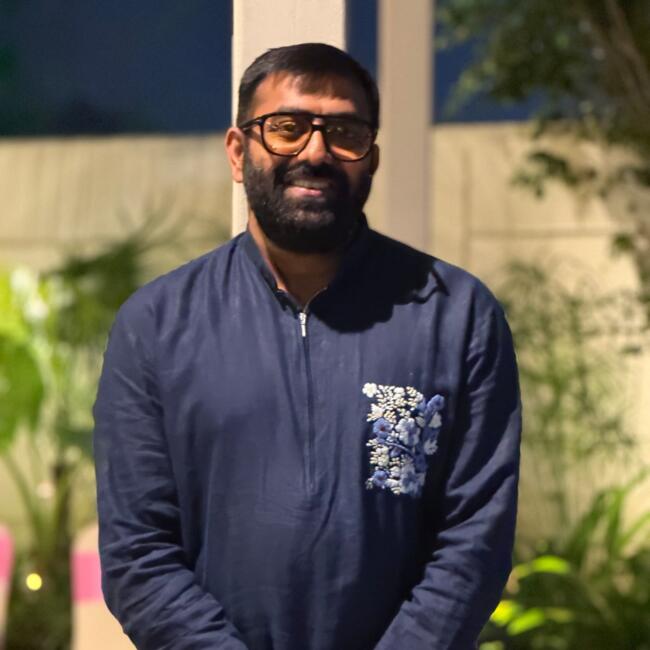 बम्बई में बेबीसिटिंग की नौकरी: Raunak