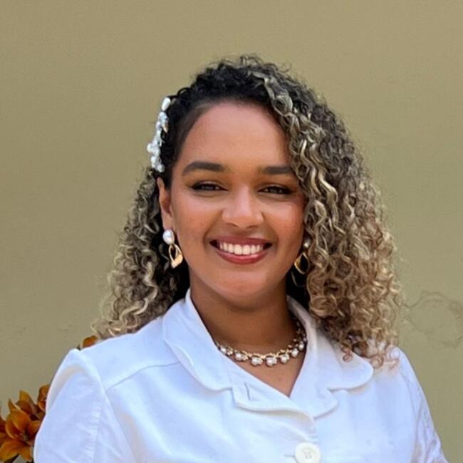 Babá em Praia Grande: Laura