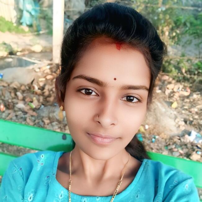 पुणे में बेबीसिटर: Priya