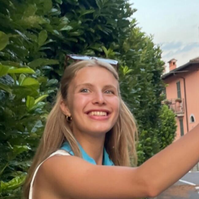 Babysitter in Zedelgem: Nina