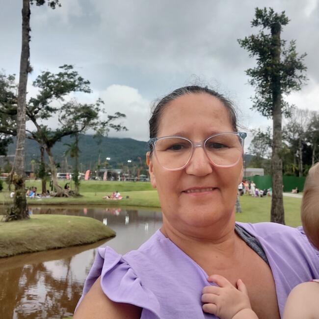 Babysitter in Itapema: Lorena