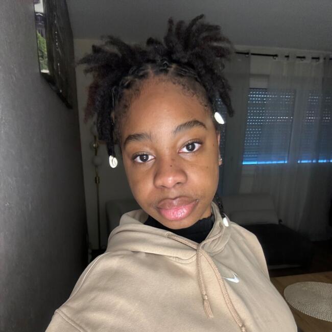 Babysitter in Alençon: Marwa kenza