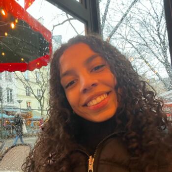 Babysitter in Paris: Melyna