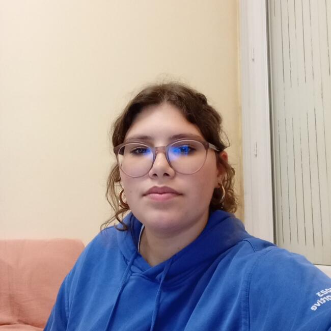 Babysitter in Caen: Maddie