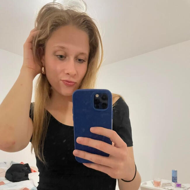 Babysitter in Coutras: Katie