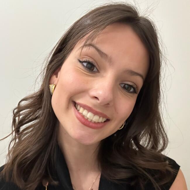 Babysitter in Sainte-Luce-sur-Loire: Emma