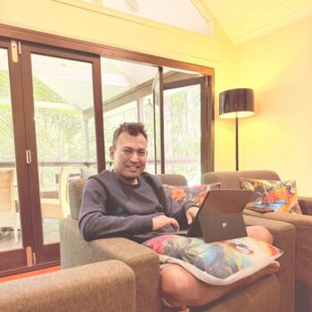 Babysitting job in Brisbane: babysitting job Santosh