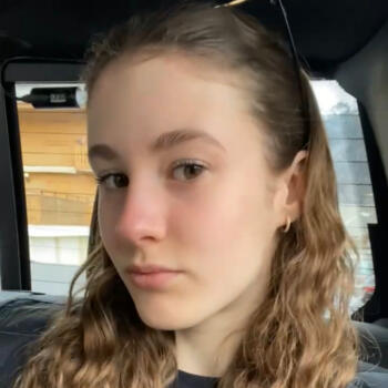 Babysitter in Magny-le-Hongre: Lou