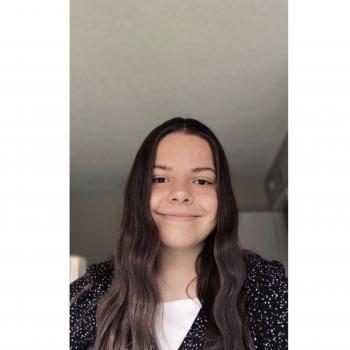 Babysitter Huntington Beach: Emiliya