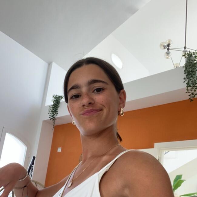 Babysitter in Paris: Carla