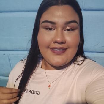 Niñera en Eloy Alfaro: Hellen