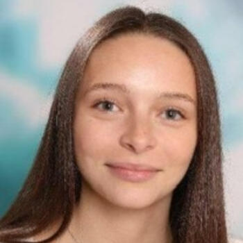 Babysitter in Saint-Sauveur-dAunis: Clemence