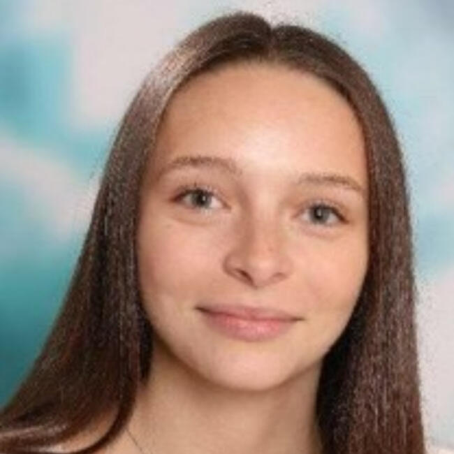 Babysitter in Saint-Sauveur-dAunis: Clemence