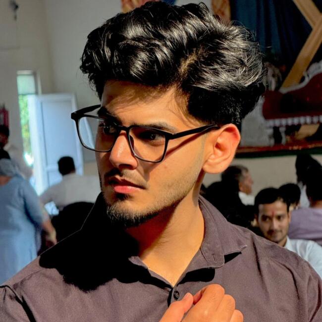 Ambāla में बेबीसिटर: Uday