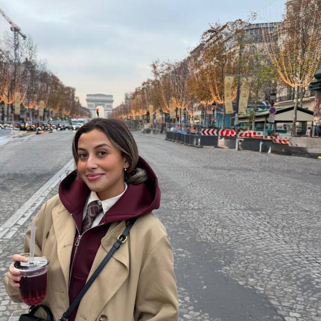 Babysitter in Brüssel: Inès