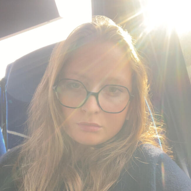 Babysitter in Dolus-le-Sec: Cassie