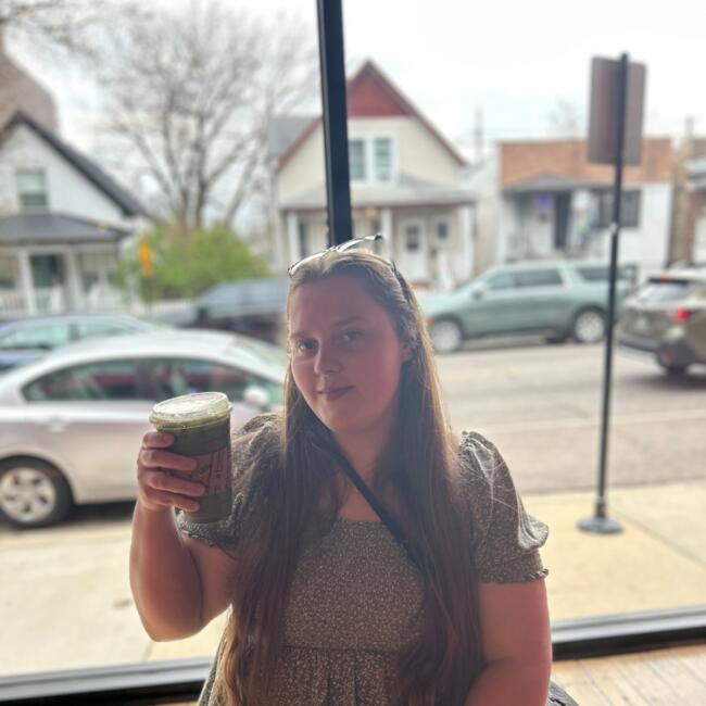 Babysitter in Chicago: Hailie